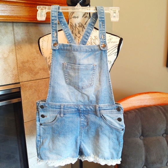 Cat & Jack Other - 💥3/$20 Cat & Jack M (7/8) Bib Lace Shorts!